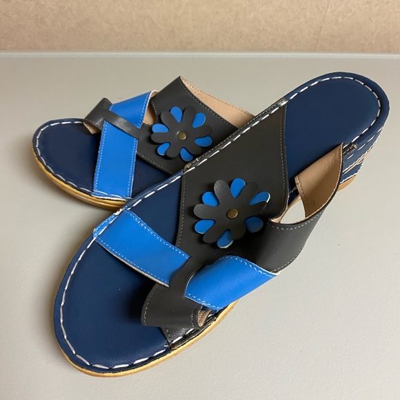 Sandals - Picture 2 of 3